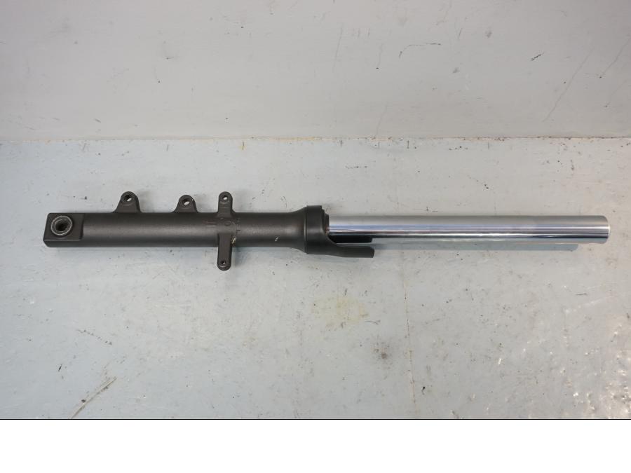 Baksidan på Gaffelben från en Yamaha XJ 6 -2011 motorcykel.