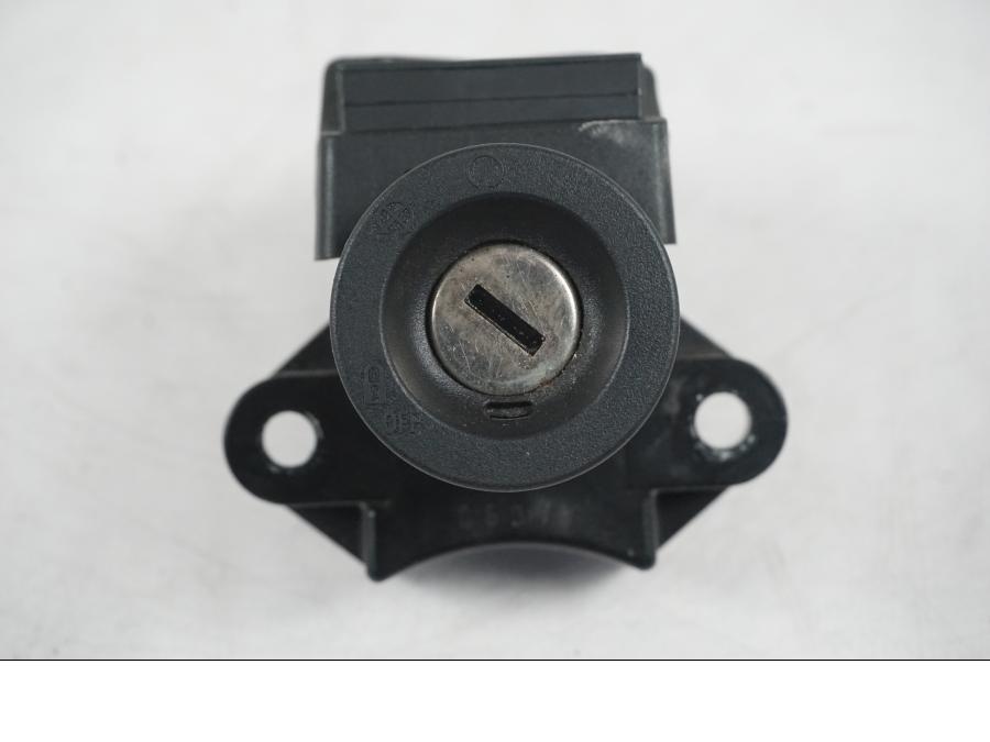 Extrabild3 på <p>Låssats från BMW F 800 S 2007.</p>

<p>Tanklock, 1st nyckel, tändningslås och låscylinder.</p> motorcykel.