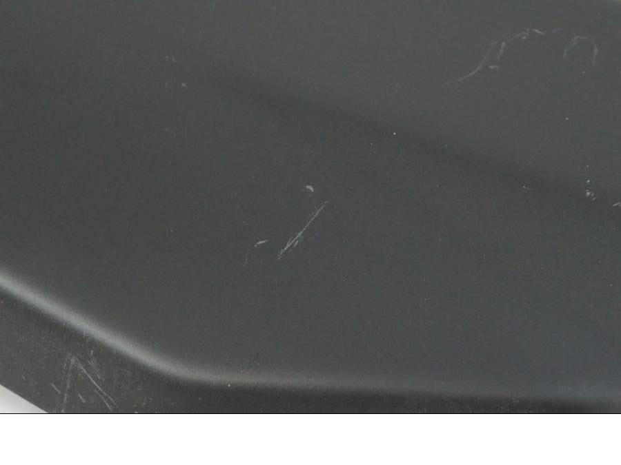 Baksidan på Värmeskydd från en KTM 1290 Super Duke R EVO -2023 motorcykel.