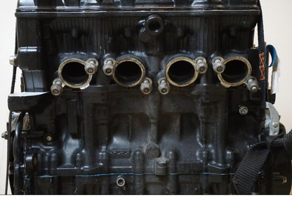 Snett uppifrån på Motor från en Kawasaki ZX-6R -2011 motorcykel.