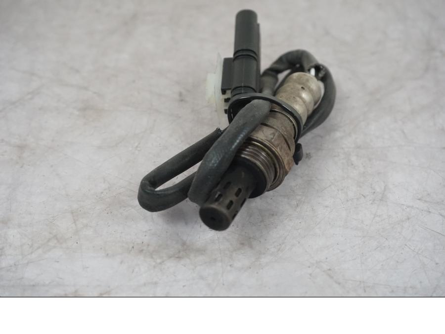 Höger sida på Lambdasond från en BMW F 800 R -2018 motorcykel.