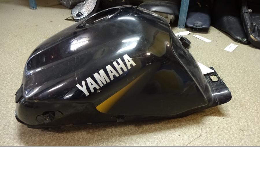 Framsidan på Bensintank från en Yamaha TDM 850 -1998 motorcykel.
