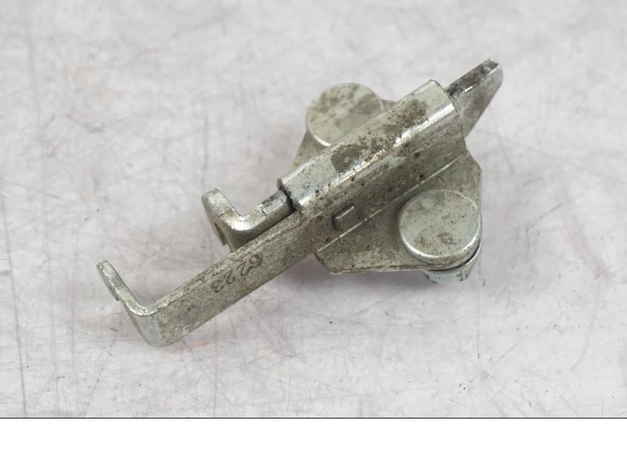 Framsidan på Sadellåsmekanism från en Yamaha MT-09 -2016 motorcykel.