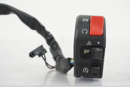 Baksidan på Styrelreglage från en Suzuki SV 650 S -2005 motorcykel.