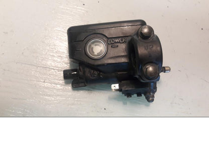 Baksidan på Bromshuvudcylinder från en Honda VFR 800 -2000 motorcykel.