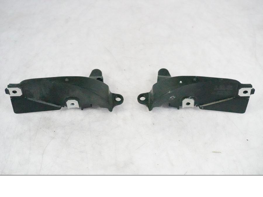 Framsidan på Vindrutefäste från en BMW R 1250 GSA -2021 motorcykel.