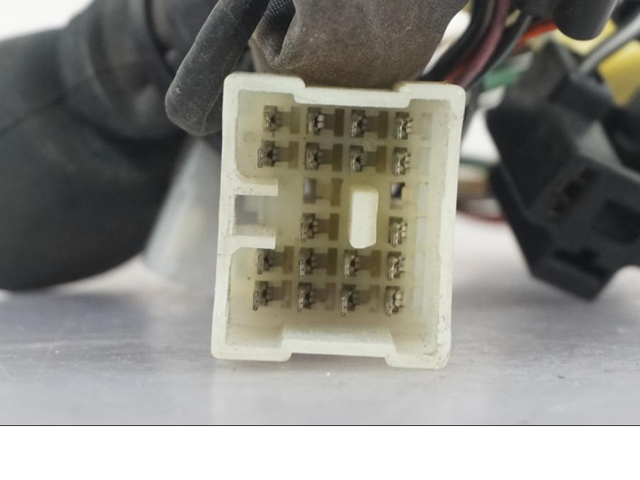 Snett uppifrån på Kablage från en Suzuki SV 650 -1999 motorcykel.