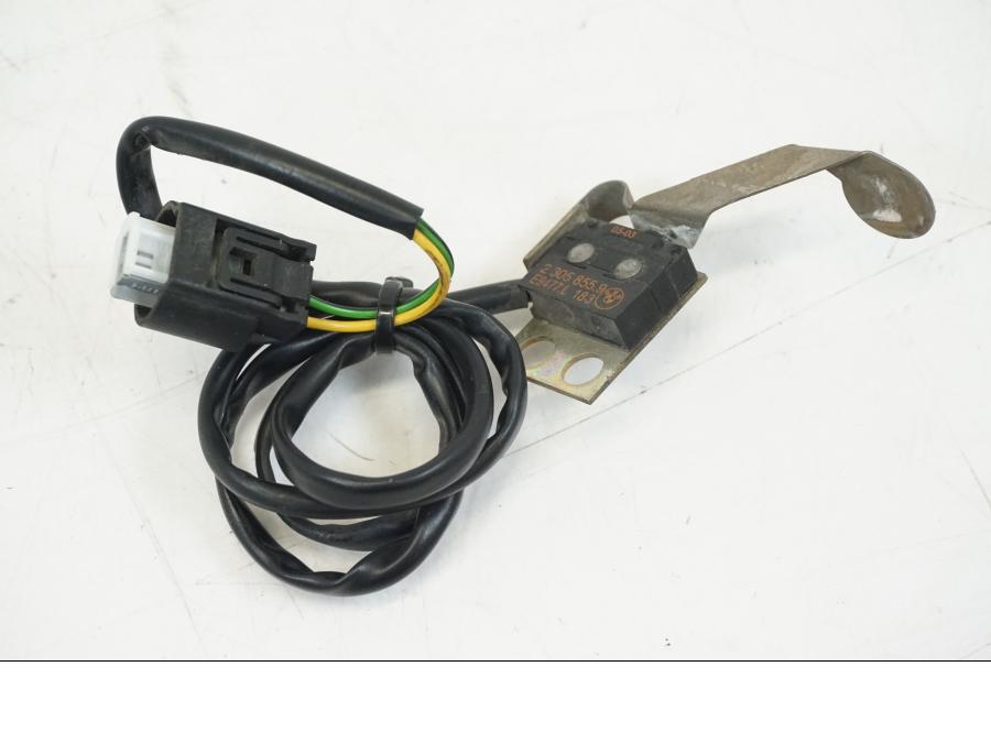 Framsidan på Bromsljuskontakt från en BMW K 1200 LT -2004 motorcykel.