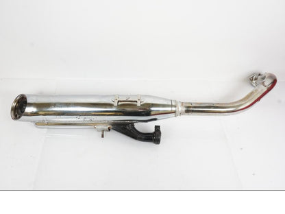 Framsidan på Ljuddämpare från en Kawasaki VN 800 -1997 motorcykel.