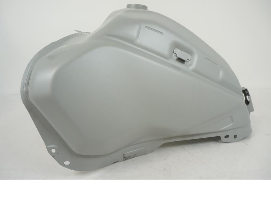 Snett nerifrån på Bensintank från en Yamaha Tenere 700 -2020 motorcykel.