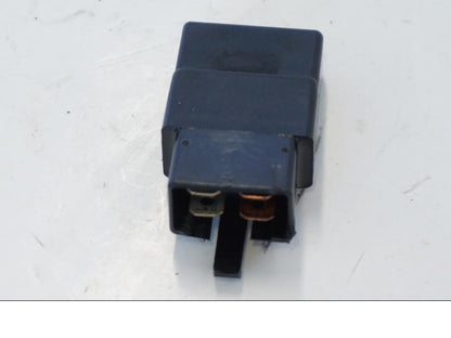 Höger sida på Relä från en Honda CBR 900 RR -2001 motorcykel.