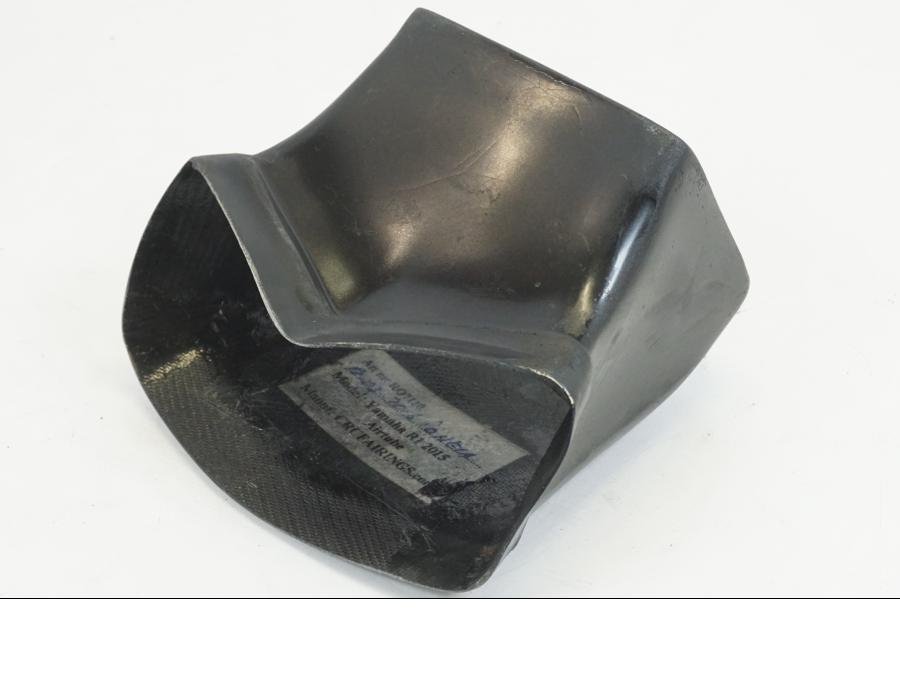 Baksidan på Luftintag från en Yamaha YZF 1000 R1 -2015 motorcykel.