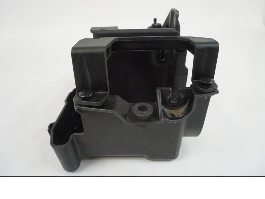 Vänster sida på Batterihållare från en BMW F 650 CS -2002 motorcykel.