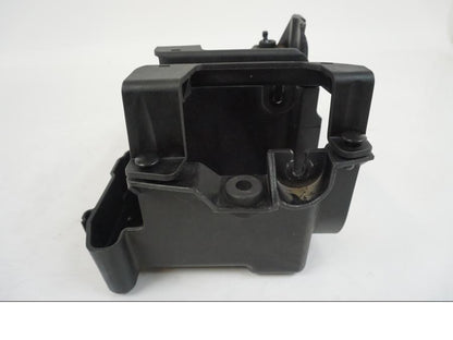 Vänster sida på Batterihållare från en BMW F 650 CS -2002 motorcykel.