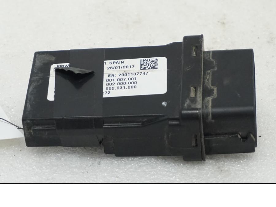 Framsidan på Styrbox från en BMW R 1200 GSA -2017 motorcykel.