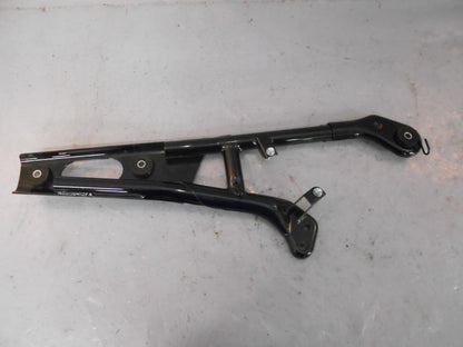 Framsidan på Ljuddämparfäste från en Suzuki M 1800 -2008 motorcykel.