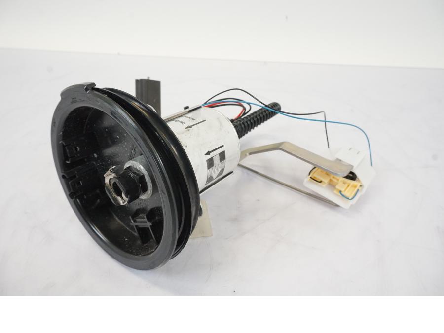 Baksidan på Bensinpump insprut från en BMW S 1000 XR -2019 motorcykel.