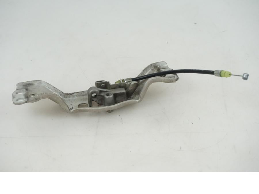 Baksidan på Sadellåsmekanism från en Honda CBR 1000 -2005 motorcykel.