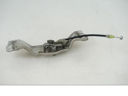 Baksidan på Sadellåsmekanism från en Honda CBR 1000 -2005 motorcykel.