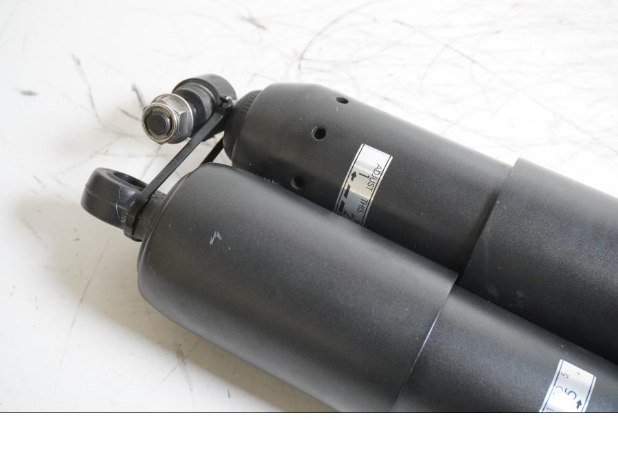 Baksidan på Stötdämpare från en Honda CTX 1300 -2014 motorcykel.