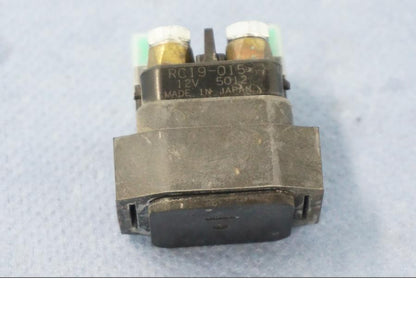 Snett nerifrån på Startrelä från en Yamaha X-Max 250 -2016 scooter.