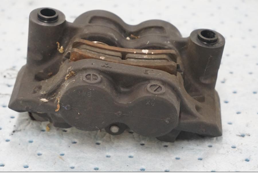 Höger sida på Bromsok från en Yamaha MT-09 Tracer -2019 motorcykel.