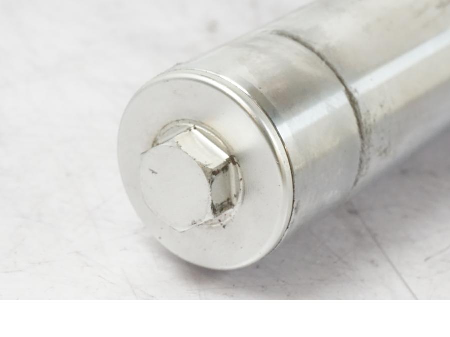 Snett uppifrån på Gaffelben från en Honda NT 650 V -2002 motorcykel.