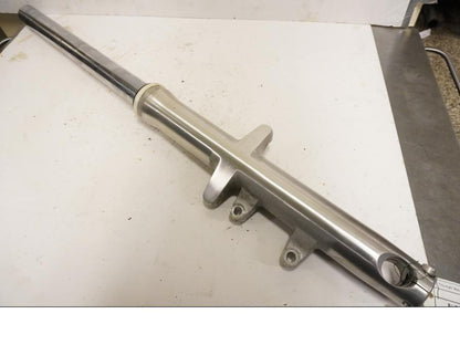 Framsidan på Gaffelben från en Triumph Rocket III -2011 motorcykel.