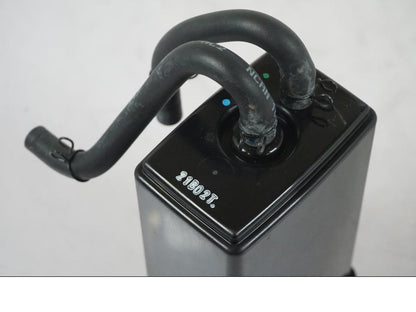 Vänster sida på Fuel Evap System från en Kawasaki Z 900 -2021 motorcykel.