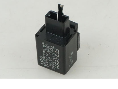 Framsidan på Blinkersrelä från en Honda CBR 1000 -2005 motorcykel.