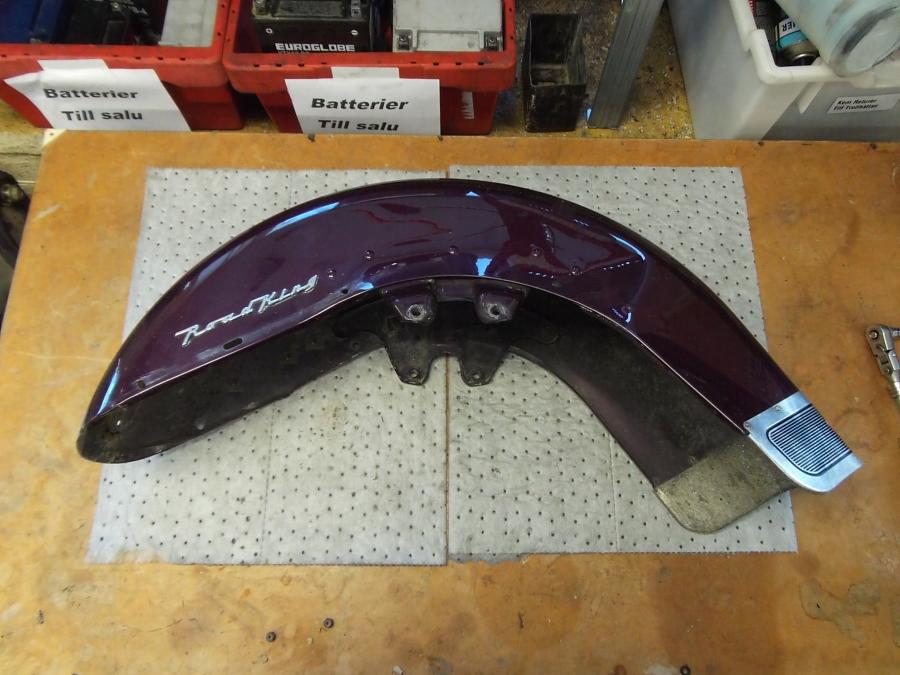 Baksidan på Framskärm från en H-D Touring Road King FLHR/I -1997 motorcykel.