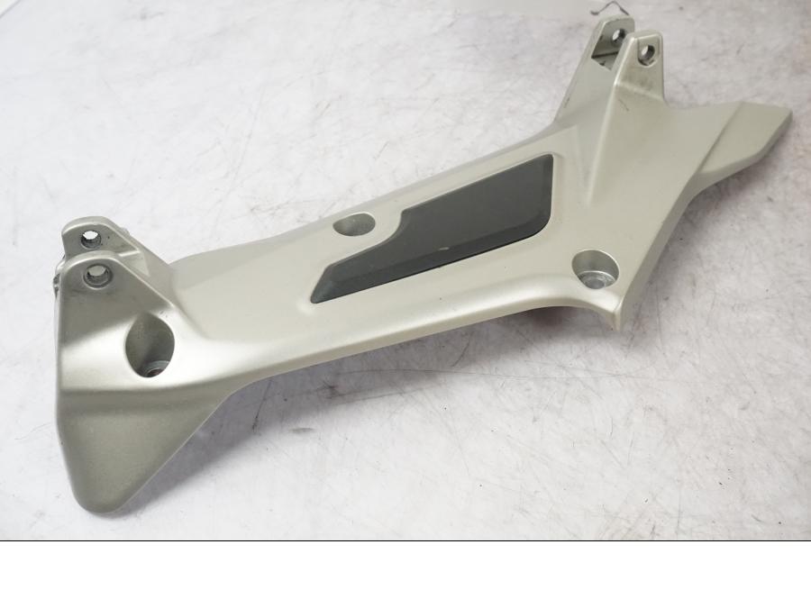 Snett nerifrån på Fotpinnefäste från en BMW K 1600 GTL -2015 motorcykel.