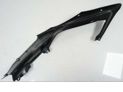 Snett nerifrån på Sidkåpa från en Yamaha YZF 1000 R1 -2007 motorcykel.