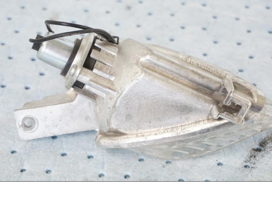 Snett nerifrån på Blinkers från en Suzuki GSX-R 1000 -2008 motorcykel.