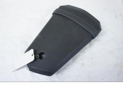 Vänster sida på Sadel från en Yamaha YZF-R 125 -2009 motorcykel.