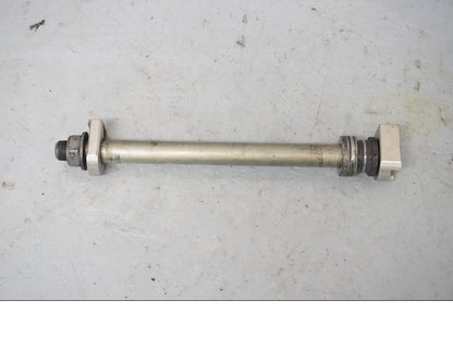 Framsidan på Axel från en Triumph Street Twin -2016 motorcykel.