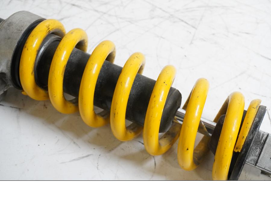 Höger sida på Stötdämpare från en Triumph Sprint RS -2004 motorcykel.