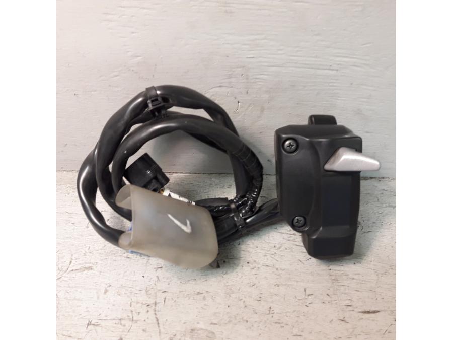 Baksidan på Styrelreglage från en Honda ADV 750 -2017 motorcykel.