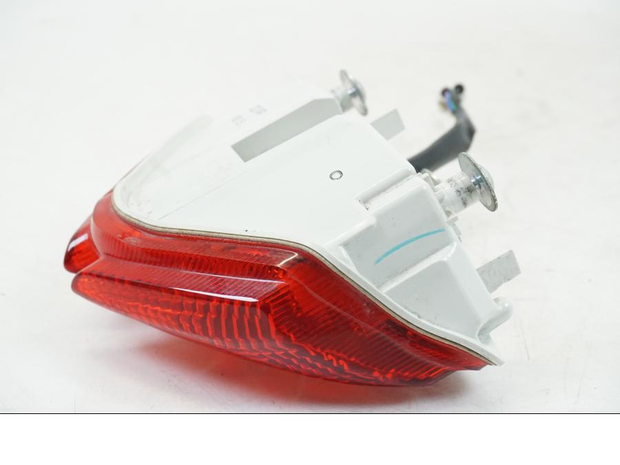 Vänster sida på Baklampa från en Suzuki GSX-R 750 -2008 motorcykel.