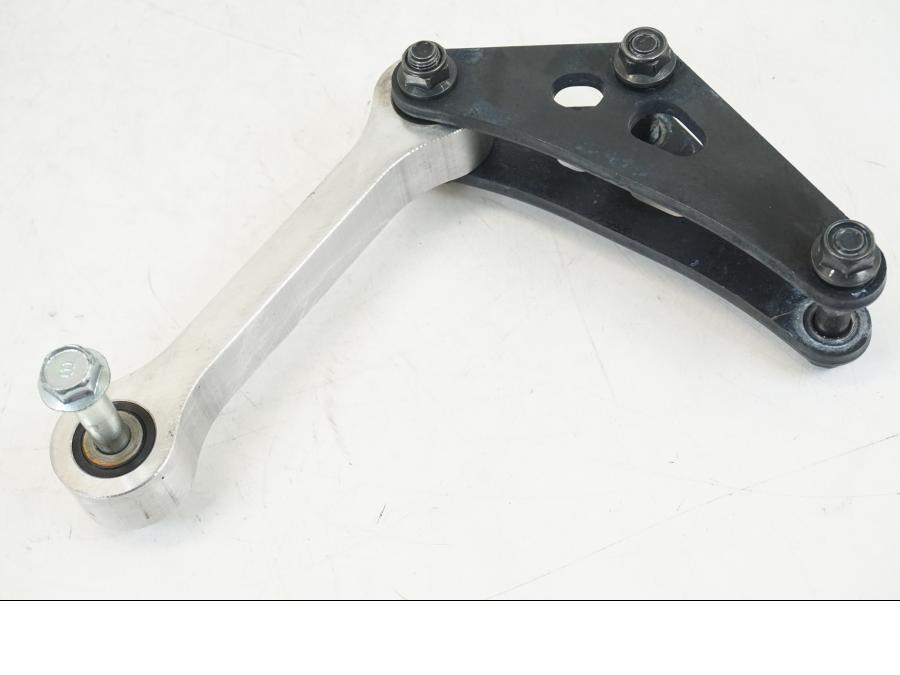 Framsidan på Stötdämparlänkage från en Yamaha MT-09 -2021 motorcykel.