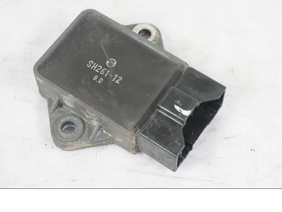 Framsidan på Likriktare från en Honda CBR 1000 F -1999 motorcykel.