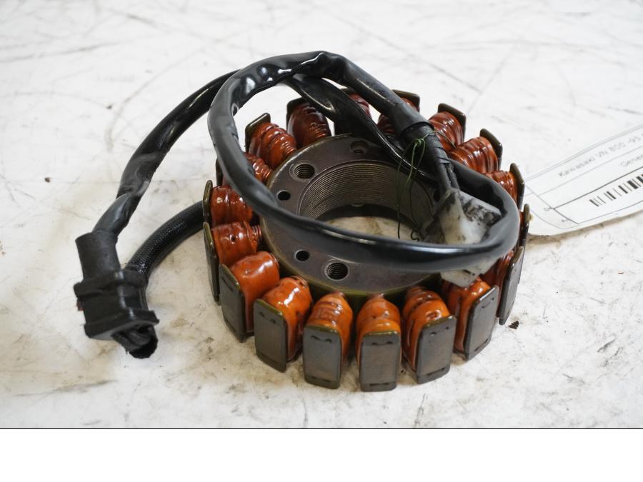 Framsidan på Generator från en Kawasaki VN 800 -1995 motorcykel.