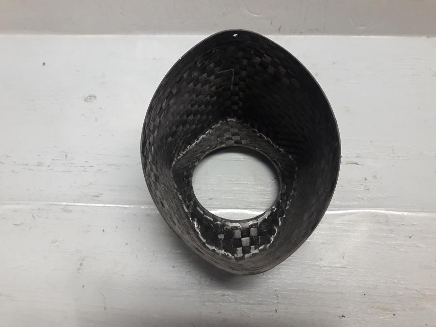 Vänster sida på Ljuddämpardekor från en Suzuki DL 1000 -2018 motorcykel.