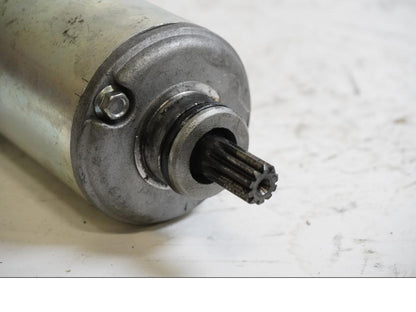 Baksidan på Startmotor från en Kawasaki Z 1000 -2008 motorcykel.