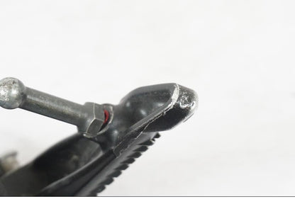 Vänster sida på Fotpinne från en Kawasaki ZX-6R -2011 motorcykel.