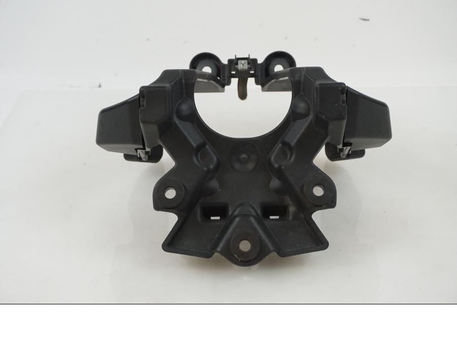 Höger sida på Strålkastarfäste från en Yamaha MT 125 -2017 motorcykel.