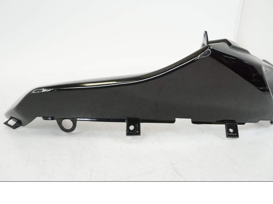 Vänster sida på Luftintag från en Suzuki GSX-R 1000 -2005 motorcykel.