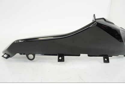 Vänster sida på Luftintag från en Suzuki GSX-R 1000 -2005 motorcykel.