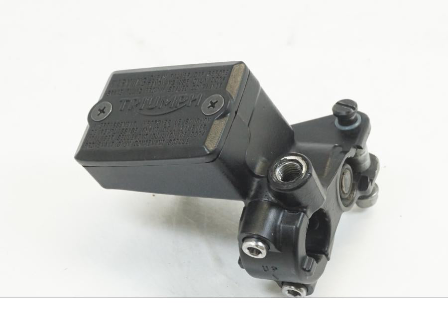 Baksidan på Bromshuvudcylinder från en Triumph Tiger 1200 -2018 motorcykel.