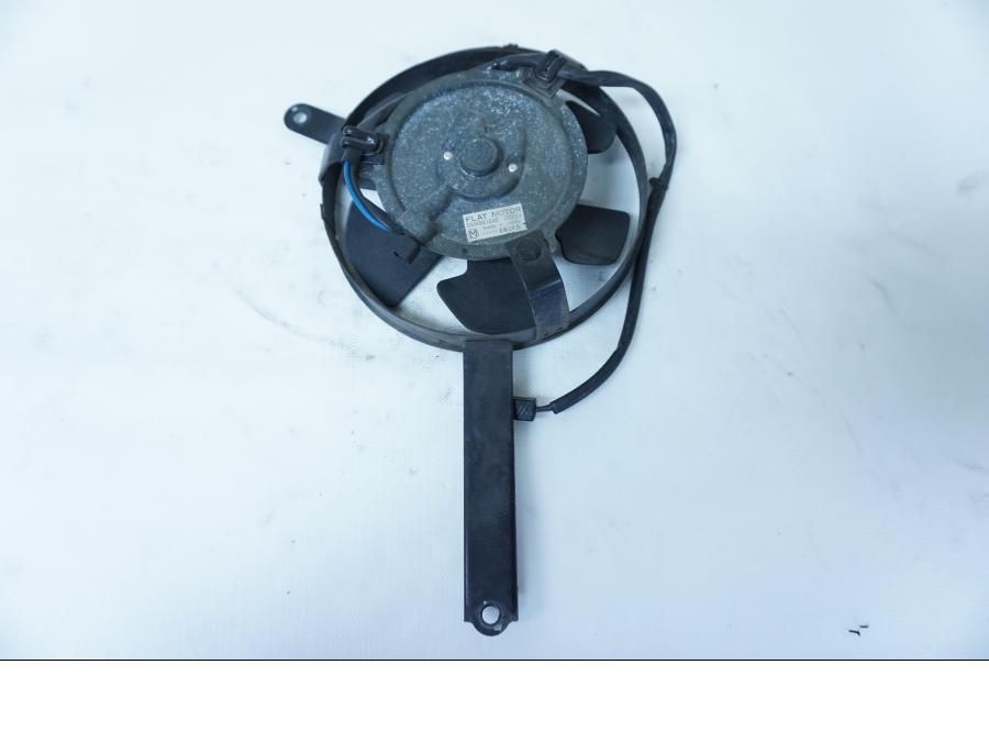 Framsidan på Vattenkylfläkt från en Yamaha YZF 1000 R -1997 motorcykel.